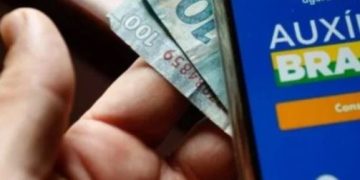 Pagamento do Auxílio Brasil que vai até dezembro começa no próximo mês
