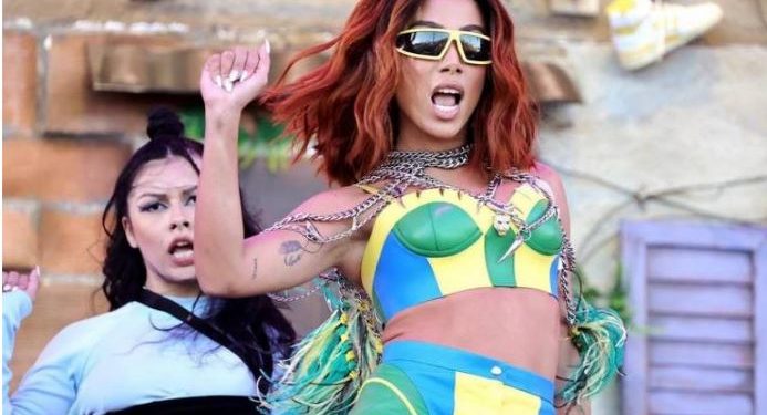 Anitta bloqueia Bolsonaro e manda ele catar o que fazer