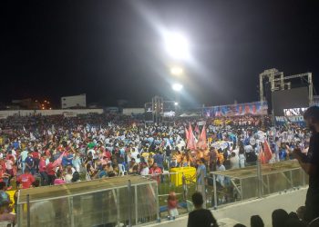 Weverton lota Nhozinho Santos na convenção do PDT