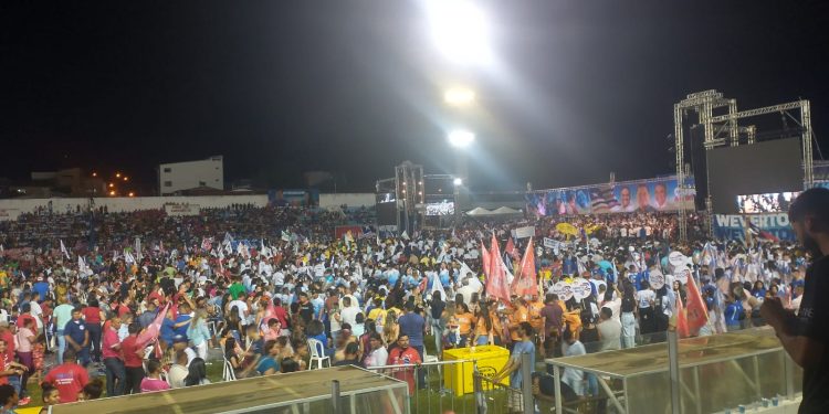 Weverton lota Nhozinho Santos na convenção do PDT