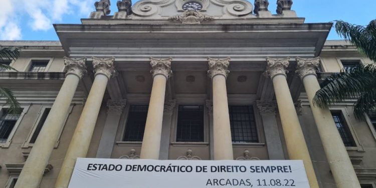 Carta às Brasileiras e aos Brasileiros ultrapassa marca de 160 mil adesões