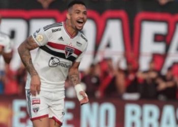São Paulo vence Atlético-GO por 2 a 1