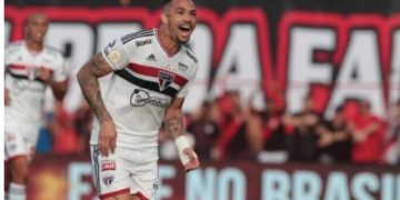 São Paulo vence Atlético-GO por 2 a 1