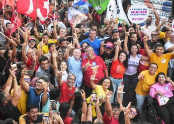 Brandão carrega multidão para Rua Grande e declina de debate na TV Difusora