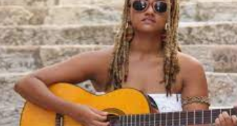 “Canções de uma mulher preta” de Camila Reis no Teatro Sesc 