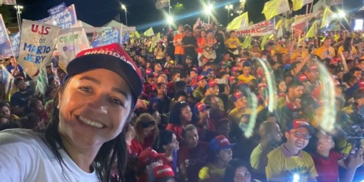 Eliziane Gama não pede voto para Lula no palanque de Dino, Brandão e Camarão
