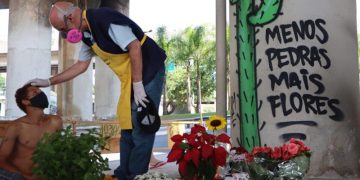 Padre Julio Lancellotti vai narrar curta sobre santa trans