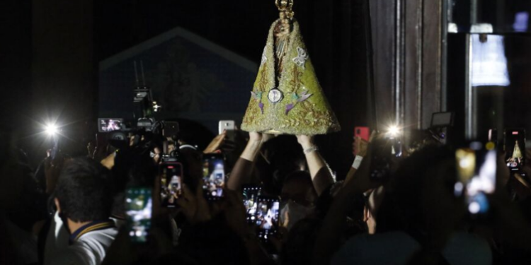 Círio 2022 – Diretoria da festa em Belém apresenta novo manto da imagem de N. Srª de Nazaré