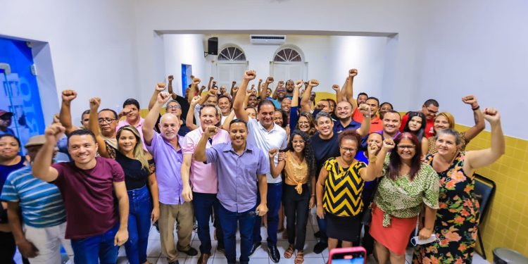 Weverton anuncia novos rumos do PDT em reunião do partido em São Luís
