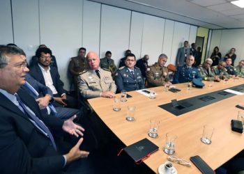 Flávio Dino diz que o Brasil está diante de um novo entulho autoritário