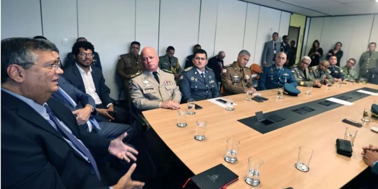 Flávio Dino diz que o Brasil está diante de um novo entulho autoritário