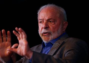 Lula anuncia 16 ministros e primeiras mulheres do futuro governo