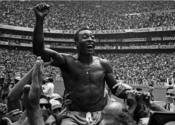 Melhor jogador da história, Pelé morre aos 82 anos, em São Paulo