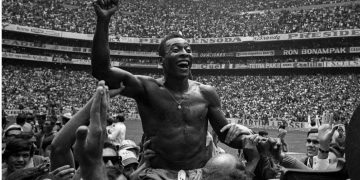 Melhor jogador da história, Pelé morre aos 82 anos, em São Paulo