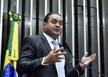 Weverton comemora aprovação da PEC que garante Bolsa Família de R$ 600