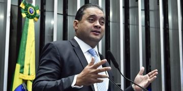 Weverton comemora aprovação da PEC que garante Bolsa Família de R$ 600