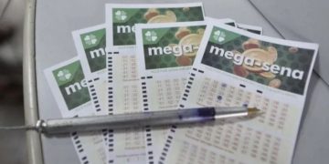 Homem tem infarto e morre com bilhete premiado da Mega-Sena nas mãos