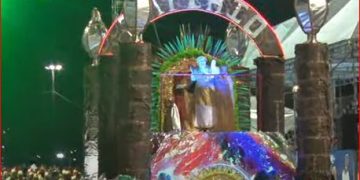 Veja imagens do desfile das escola de samba de São Luís