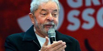 Dino diz que PF descobriu um plano para matar Lula no dia da posse