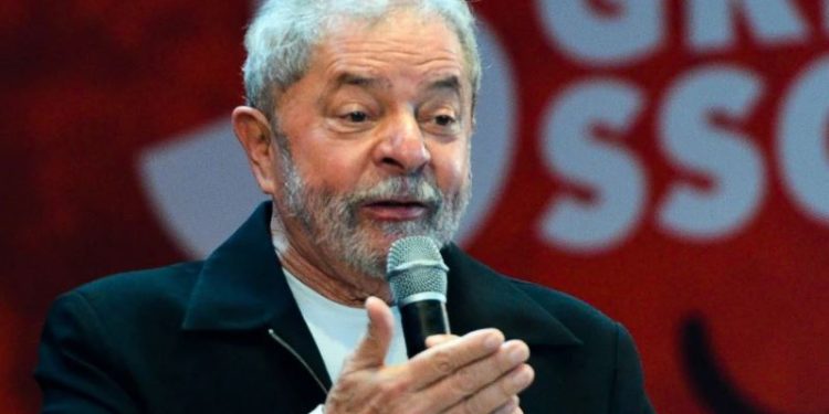 Dino diz que PF descobriu um plano para matar Lula no dia da posse