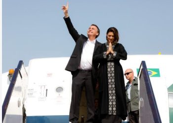 Família Bolsonaro nega qualquer ilegalidade sobre joias milionárias