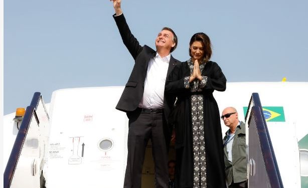 Família Bolsonaro nega qualquer ilegalidade sobre joias milionárias