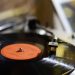 Vendas de vinil superam CDs pela primeira vez em 36 anos