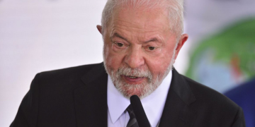 Lula é diagnosticado com pneumonia e adia viagem à China