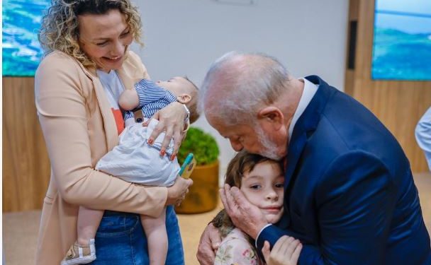 Lula se encontra com família de Marcelo Arruda, assassinado por bolsonarista