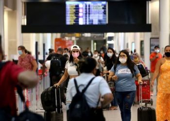 Covid-19: Anvisa derruba obrigatoriedade de máscara em aviões e aeroportos