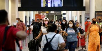 Covid-19: Anvisa derruba obrigatoriedade de máscara em aviões e aeroportos
