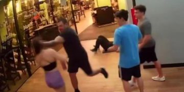 Policial militar agride mulher dentro de academia