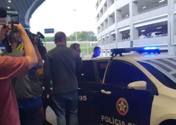 Menina trazida para o MA desembarca no Rio e vai para delegacia depor