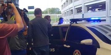 Menina trazida para o MA desembarca no Rio e vai para delegacia depor