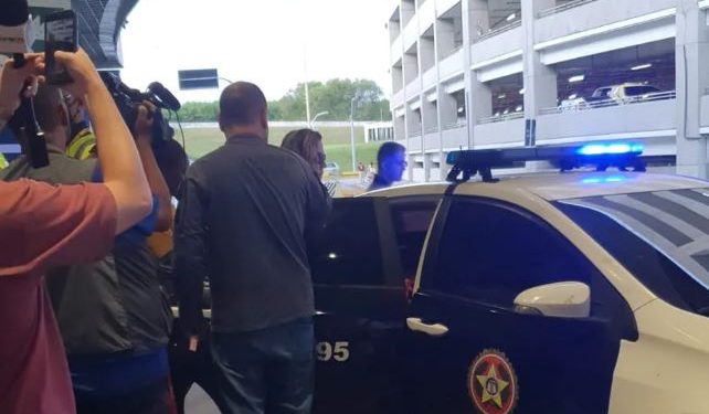 Menina trazida para o MA desembarca no Rio e vai para delegacia depor