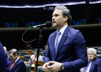 Clínicas veterinárias e pet shops terão de incentivar adoção