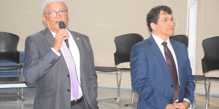 Audiência debate greve dos professores e não chega a consenso