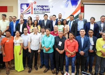 Juscelino Filho participa de congresso de prefeitos no Maranhão