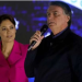Casal Bolsonaro vai ganhar R$ 130 mil por mês a partir de maio