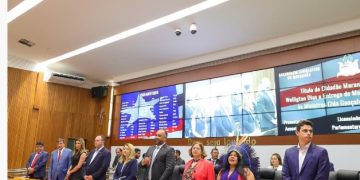 Assembleia homenageia ministros Wellington Dias, Sônia Guajajara e Cida Gonçalves