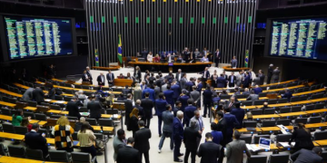 Câmara Federal aprova texto base do arcabouço fiscal