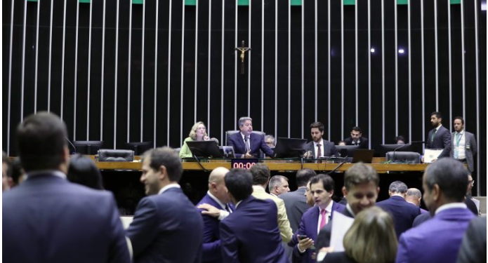 Câmara Federal adia votação do Projeto das Fake News