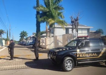 PF faz busca na casa de Bolsonaro e prende Mauro Cid, ex-ajudante de ordens