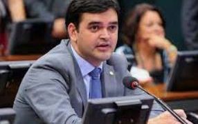 Rubens Pereira Júnior vota favorável à anistia aos partidos por crimes eleitorais