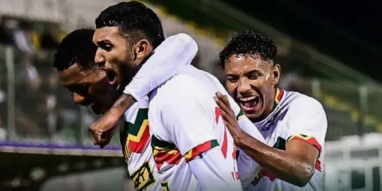 Sampaio Corrêa derrota a Chapecoense na Arena Condá