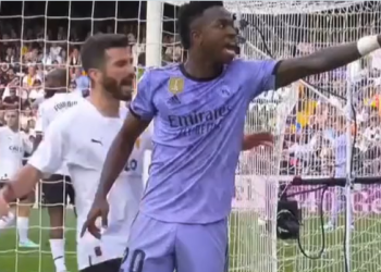 Vinicius Junior reage a novo ato de racismo, é expulso e sinaliza que pode deixar a Espanha