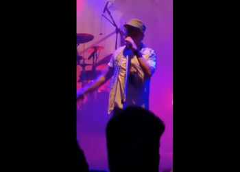 Zeca Baleiro sobre bronca em show: ‘Deve ser uma postura dos artistas hoje, repelir a maledicência e a estupidez’