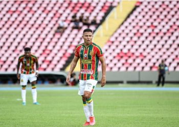 Sampaio Corrêa joga contra CRB no estádio Rei Pelé