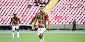 Sampaio Corrêa joga contra CRB no estádio Rei Pelé