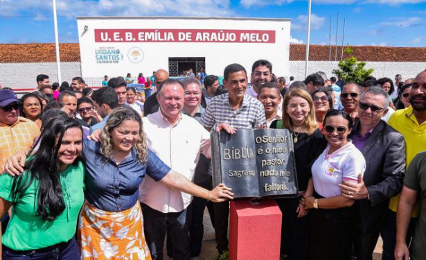 Iracema Vale prestigia entrega de obras nas festividades do aniversário de Urbano Santos